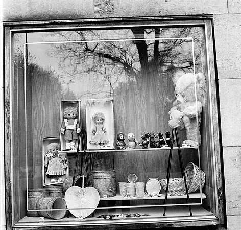 26_Showcase with dolls East Berlin in April 1989_JAC